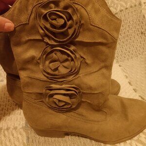 Kenzie tan ankle boots.